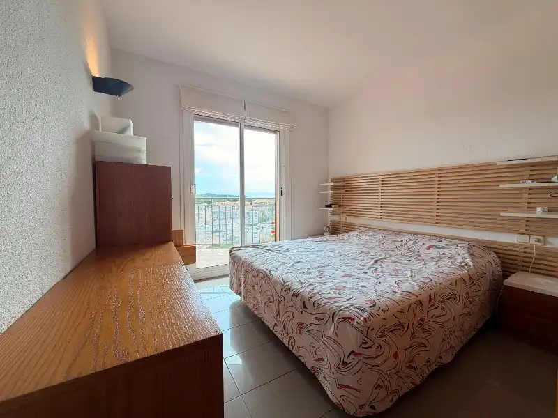 Dormitori de Pis en venda en Palamós amb Terrassa, Forn i TV