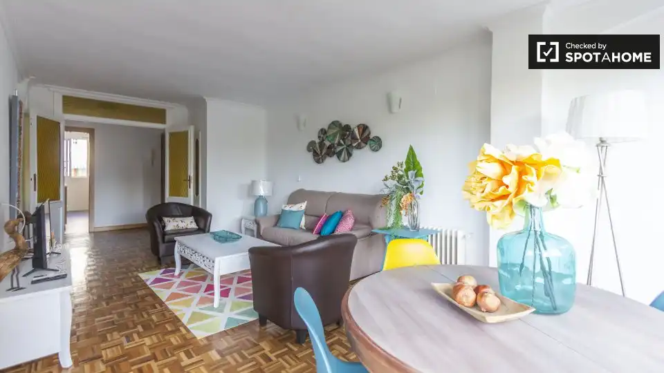 Living room of Flat for rent in Madrid  with Air Conditioner, Heating and Furnished