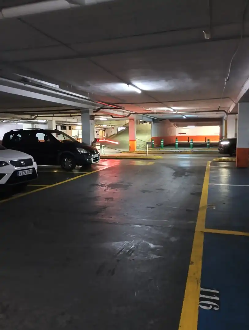Parking de Garaje en venta en Barcelona con Alarma