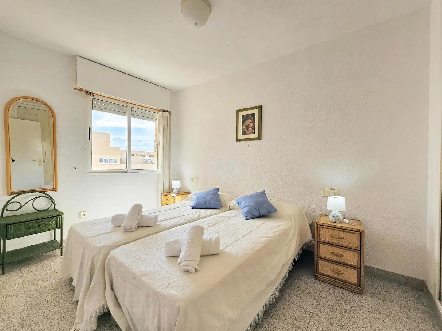 Habitación de Apartamento de alquiler en La Manga del Mar Menor con Terraza y Piscina