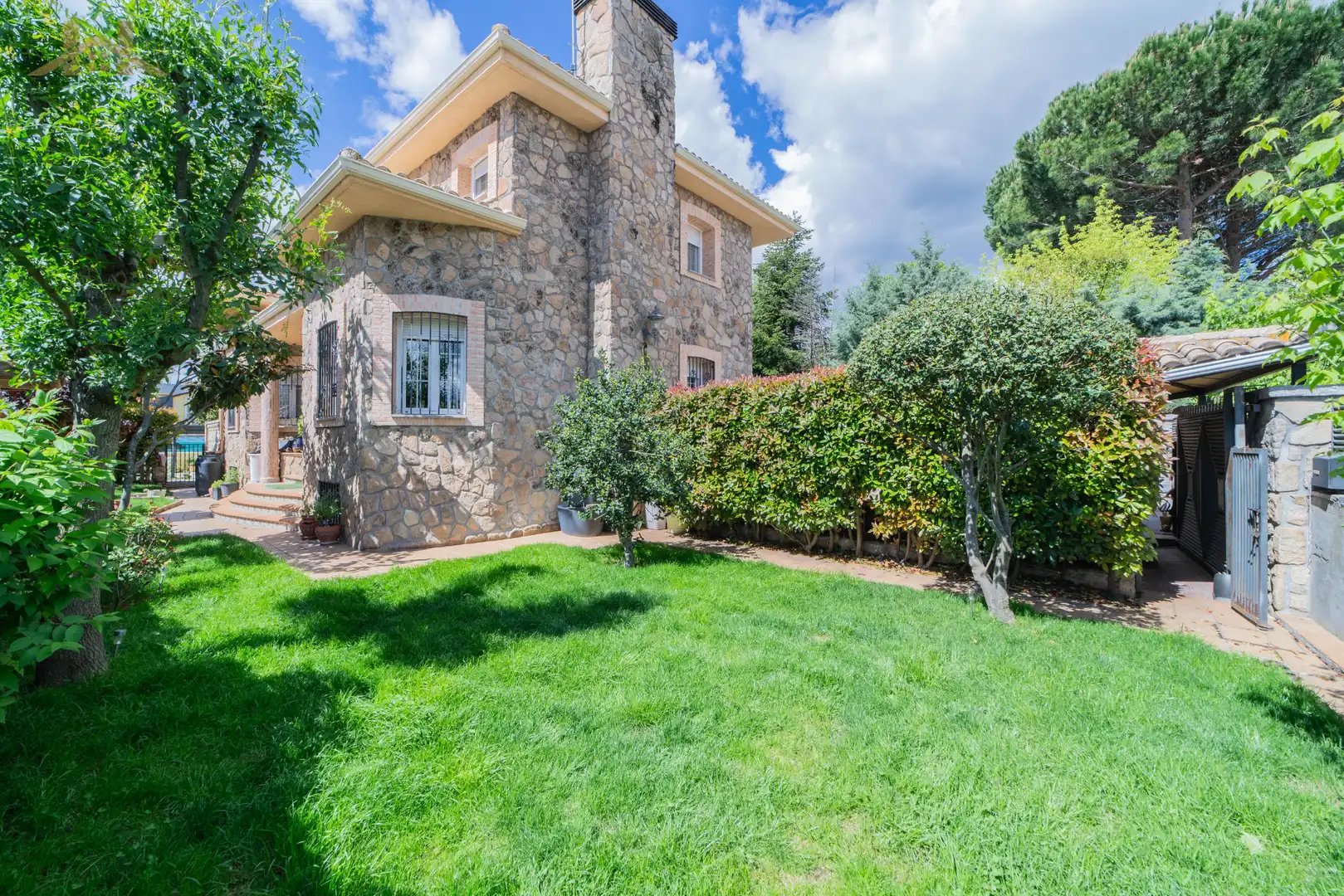 Vista exterior de Casa o chalet en venta en Guadarrama con Calefacción, Jardín privado y Piscina