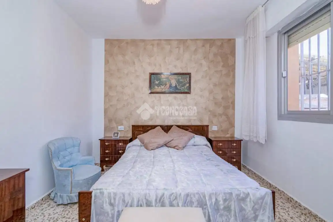 Dormitori de Casa adosada en venda en Armilla amb Jardí privat, Terrassa i Balcó