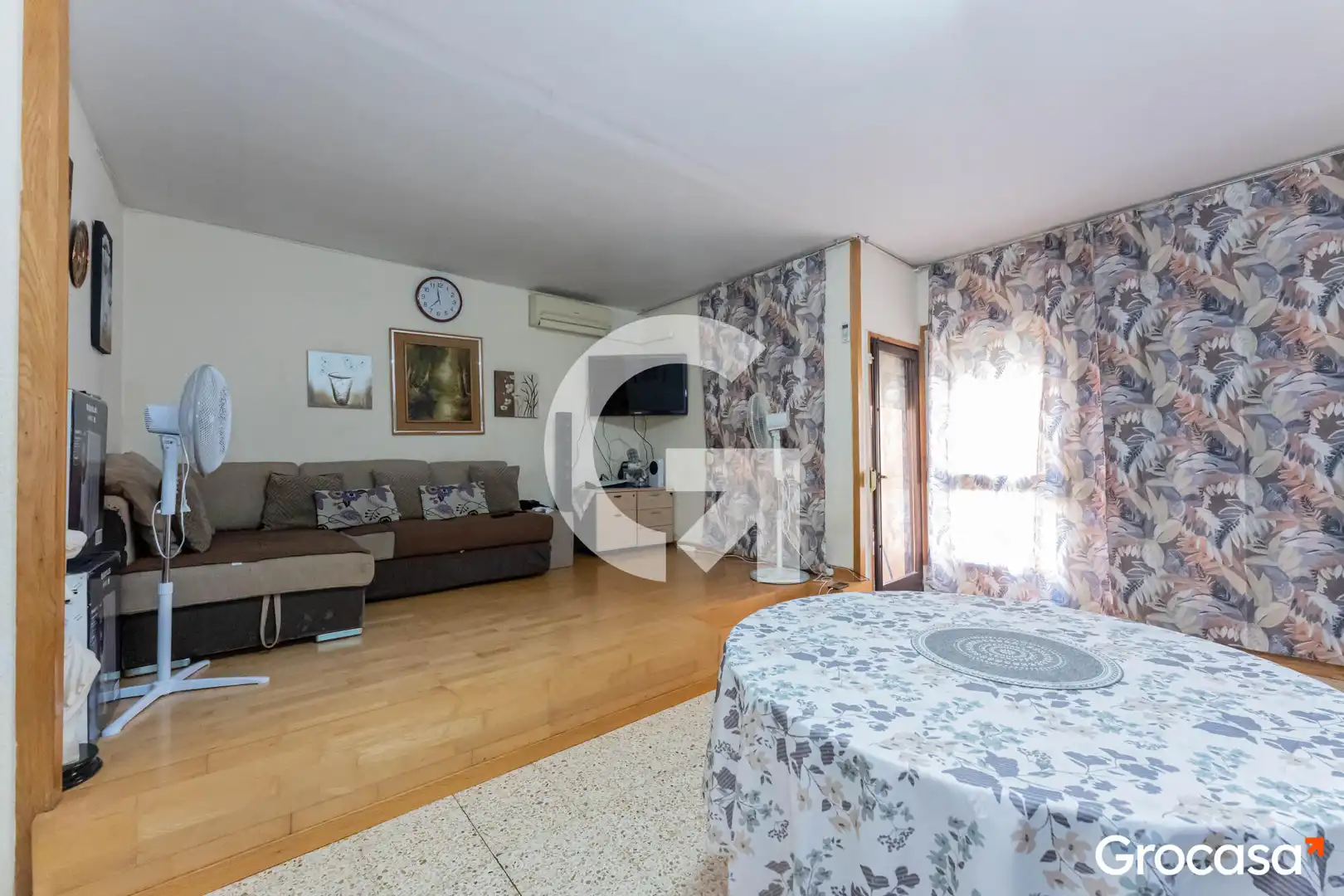 Living room of Flat for sale in Cornellà de Llobregat  with Air Conditioner, Storage room and Oven