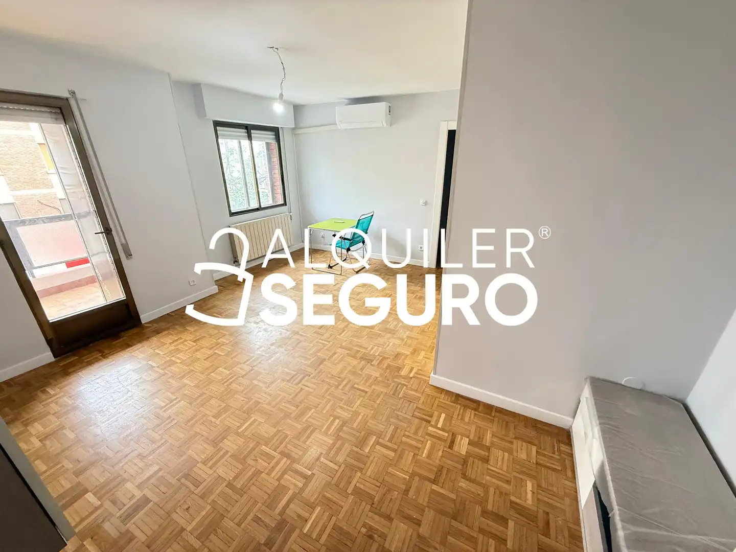 Schlafzimmer von Wohnung zur Miete in Madrid mit Klimaanlage, Heizung und Terrasse
