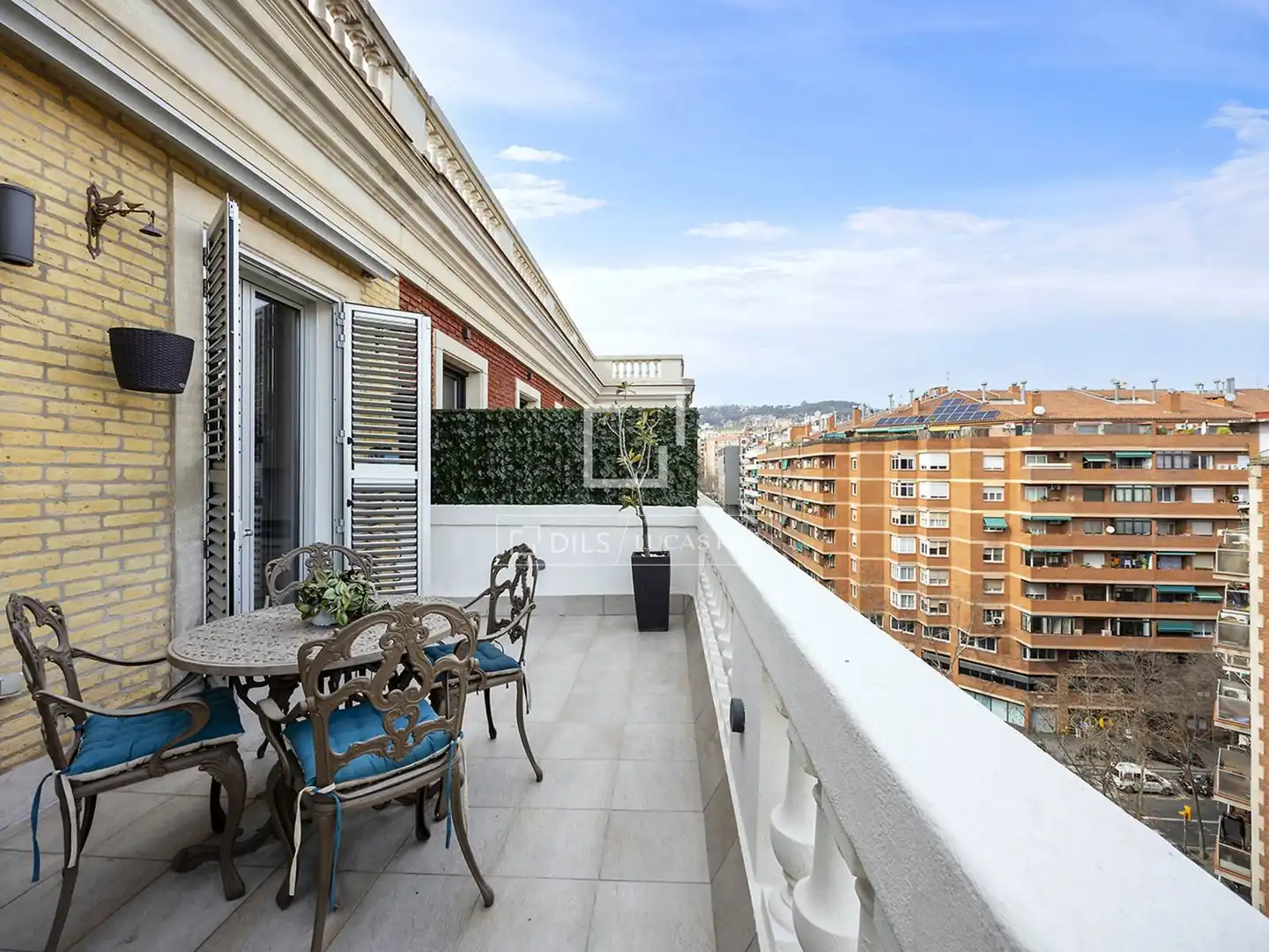 Terrasse von Dachboden zum Verkauf in Barcelona mit Heizung, Terrasse und Möbliert