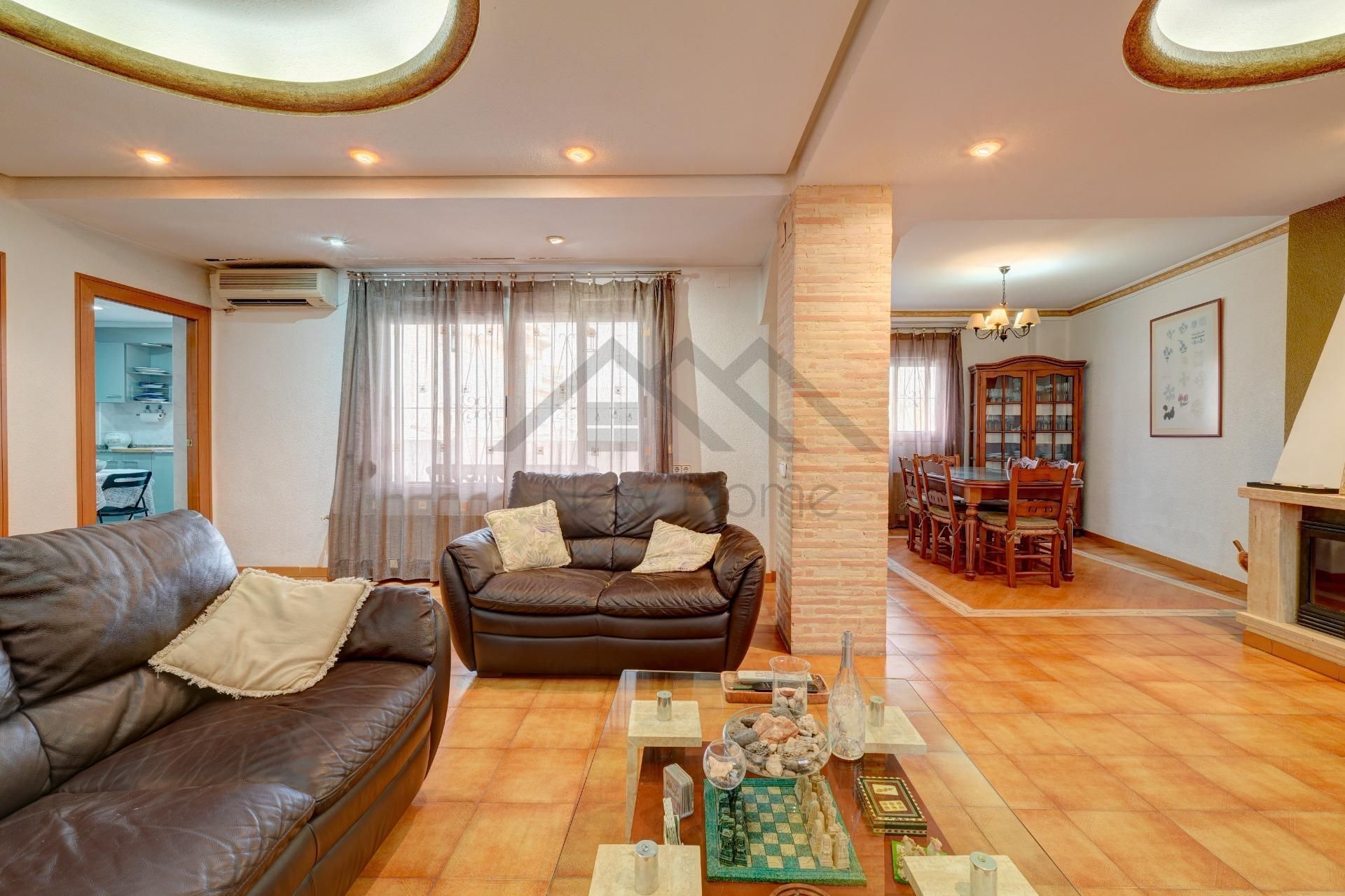 Living room of Country house for sale in Aldaia  with Air Conditioner, Heating and Terrace