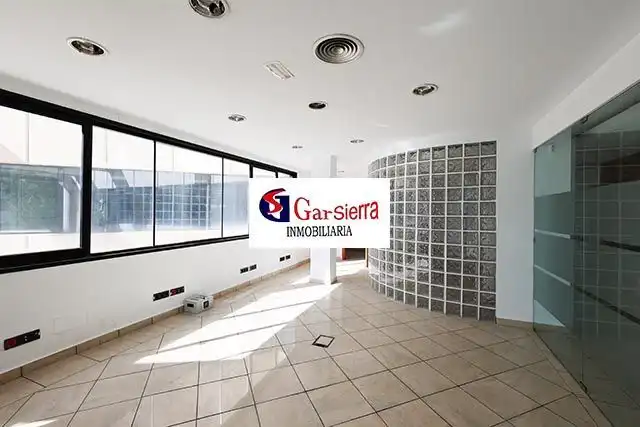 Bureau avec ascenseur à vendre à El Pinar - Punta Galea