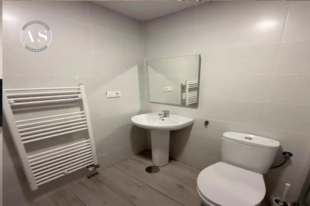 Baño de Piso en venta en Granada con Calefacción