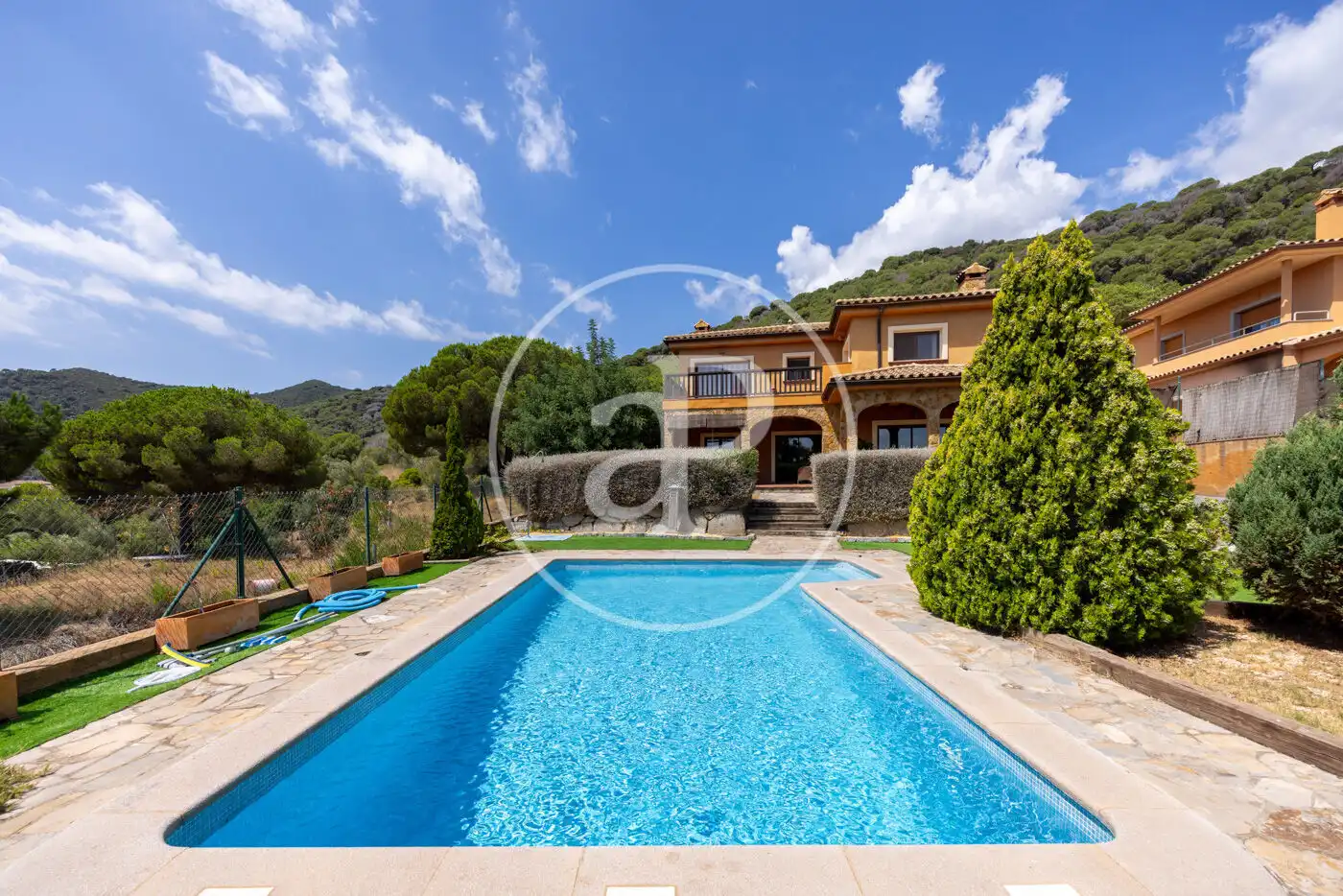 Vista exterior de Casa o xalet en venda en Argentona amb Aire condicionat, Calefacció i Jardí privat