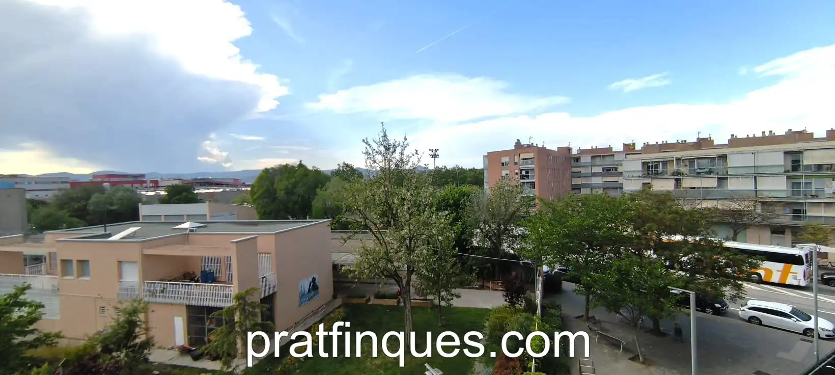 Außenansicht von Wohnung zum Verkauf in El Prat de Llobregat mit Klimaanlage, Heizung und Ofen