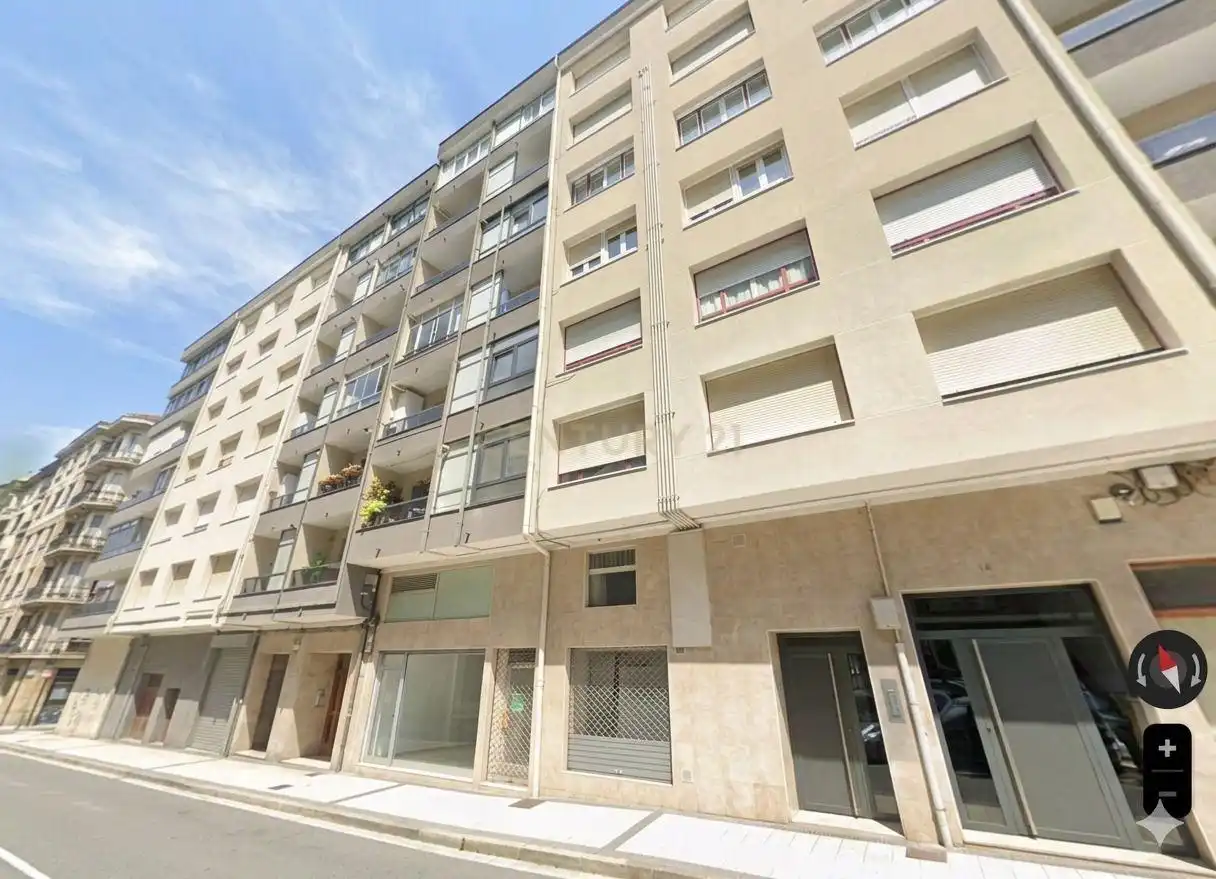 Vista exterior de Local en venta en Irun 