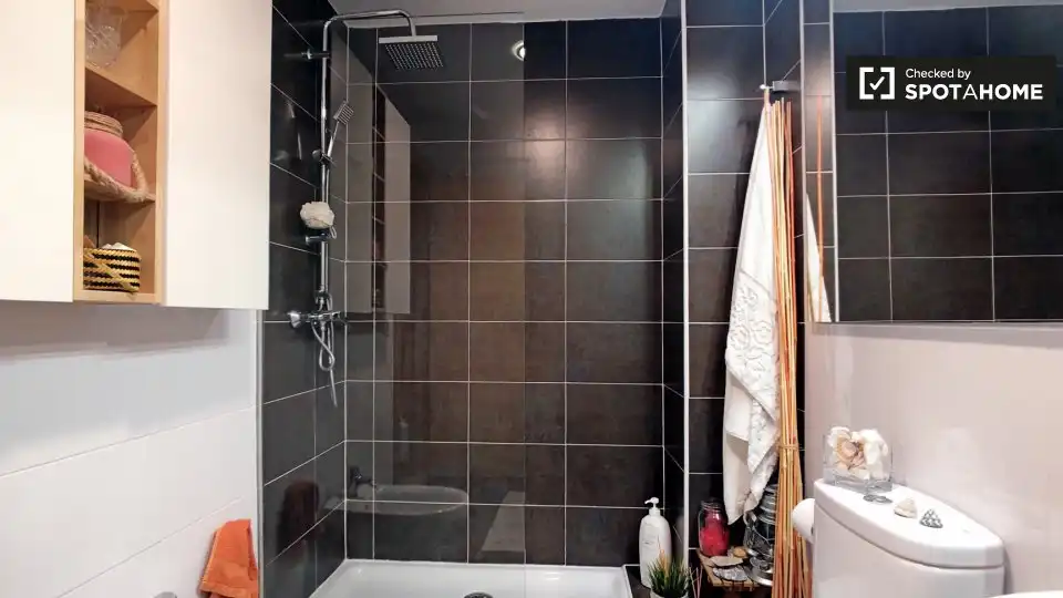 Bathroom of Flat for share in Getafe  with Air Conditioner, Heating and Furnished