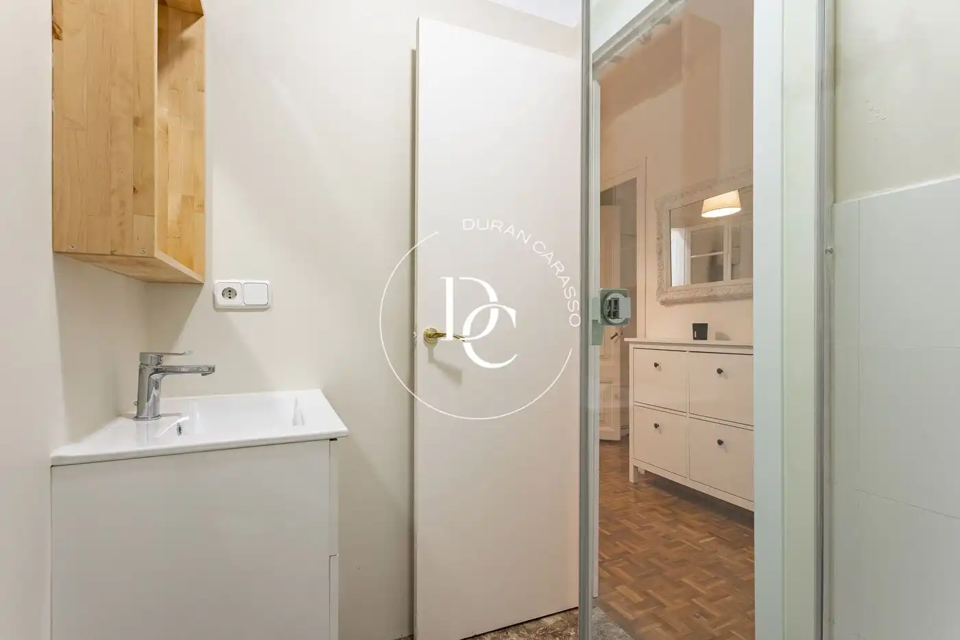 Flat for sale in Barcelona  with Air Conditioner, Heating and Furnished