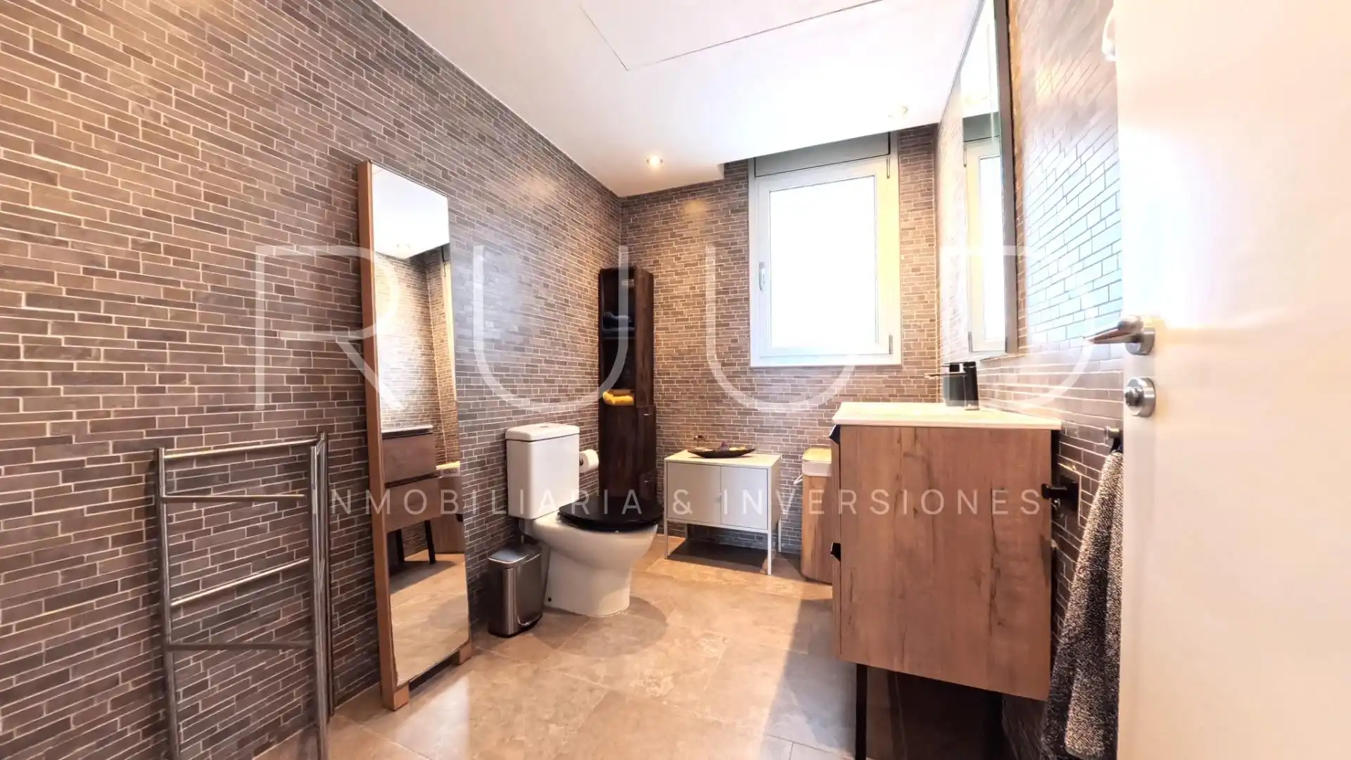 Bathroom of Duplexes for sale in Castelldefels  with Air Conditioner, Heating and Parquet flooring