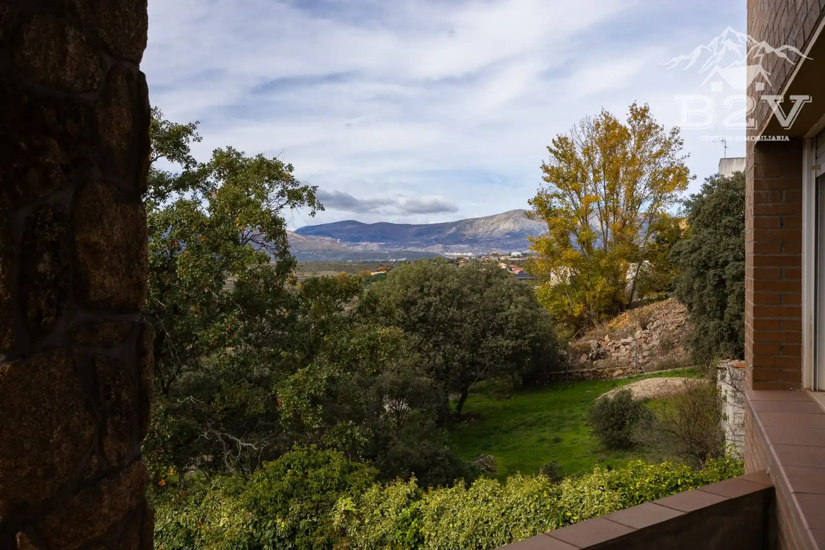 Vista exterior de Casa o xalet en venda en Venturada amb Aire condicionat, Calefacció i Jardí privat