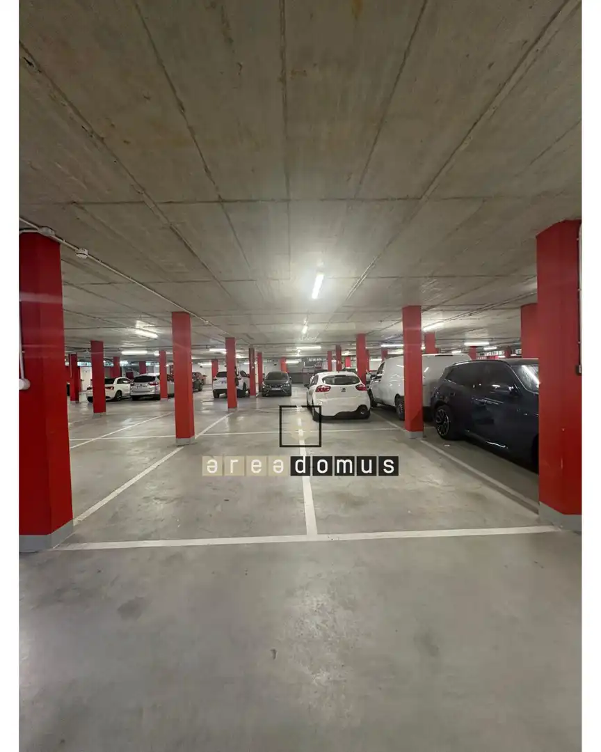 Parking de Piso en venta en Sant Feliu de Llobregat con Calefacción, Jardín privado y Piscina