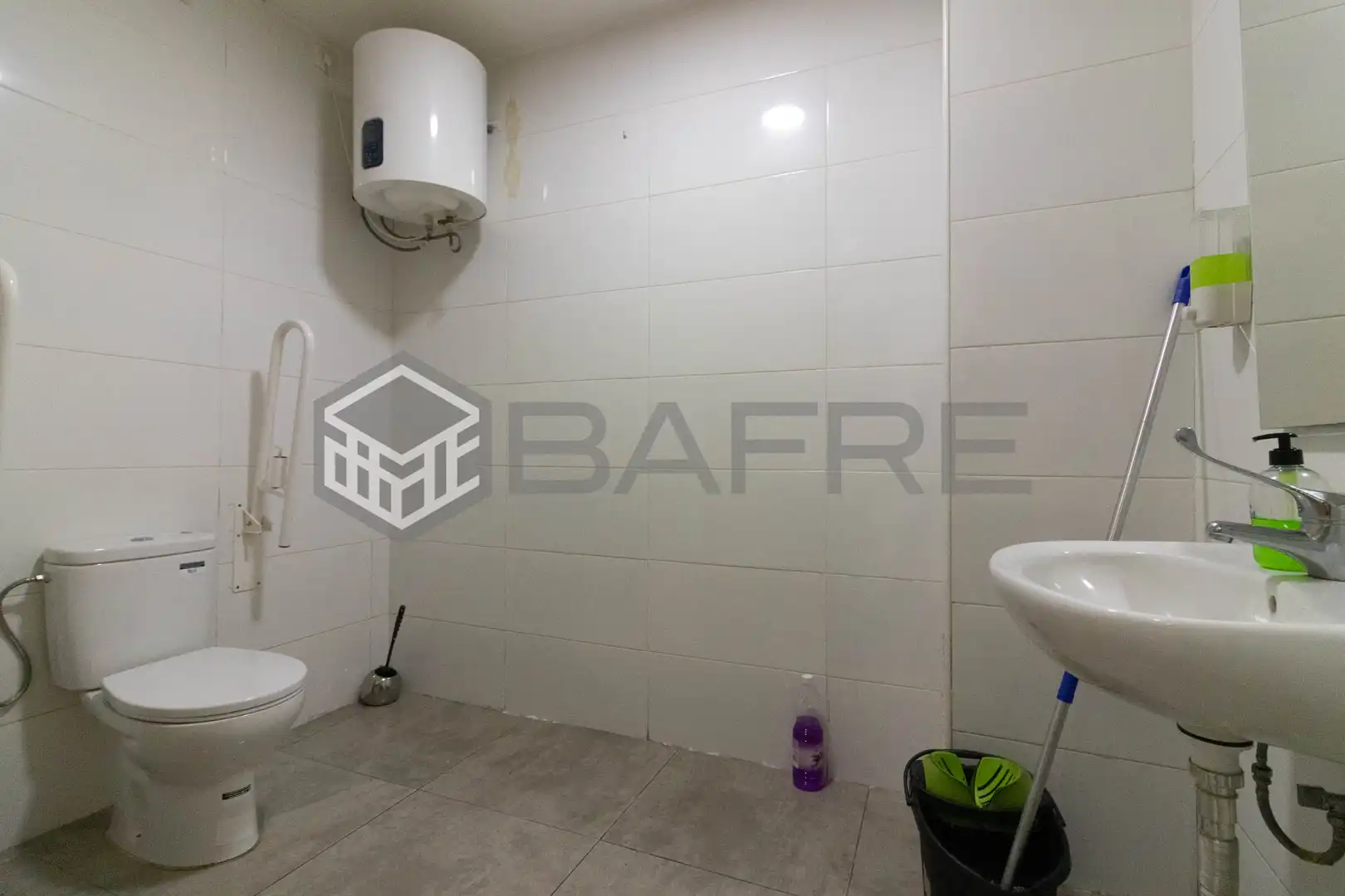 Bathroom of Commercial properties for sale in Madrid