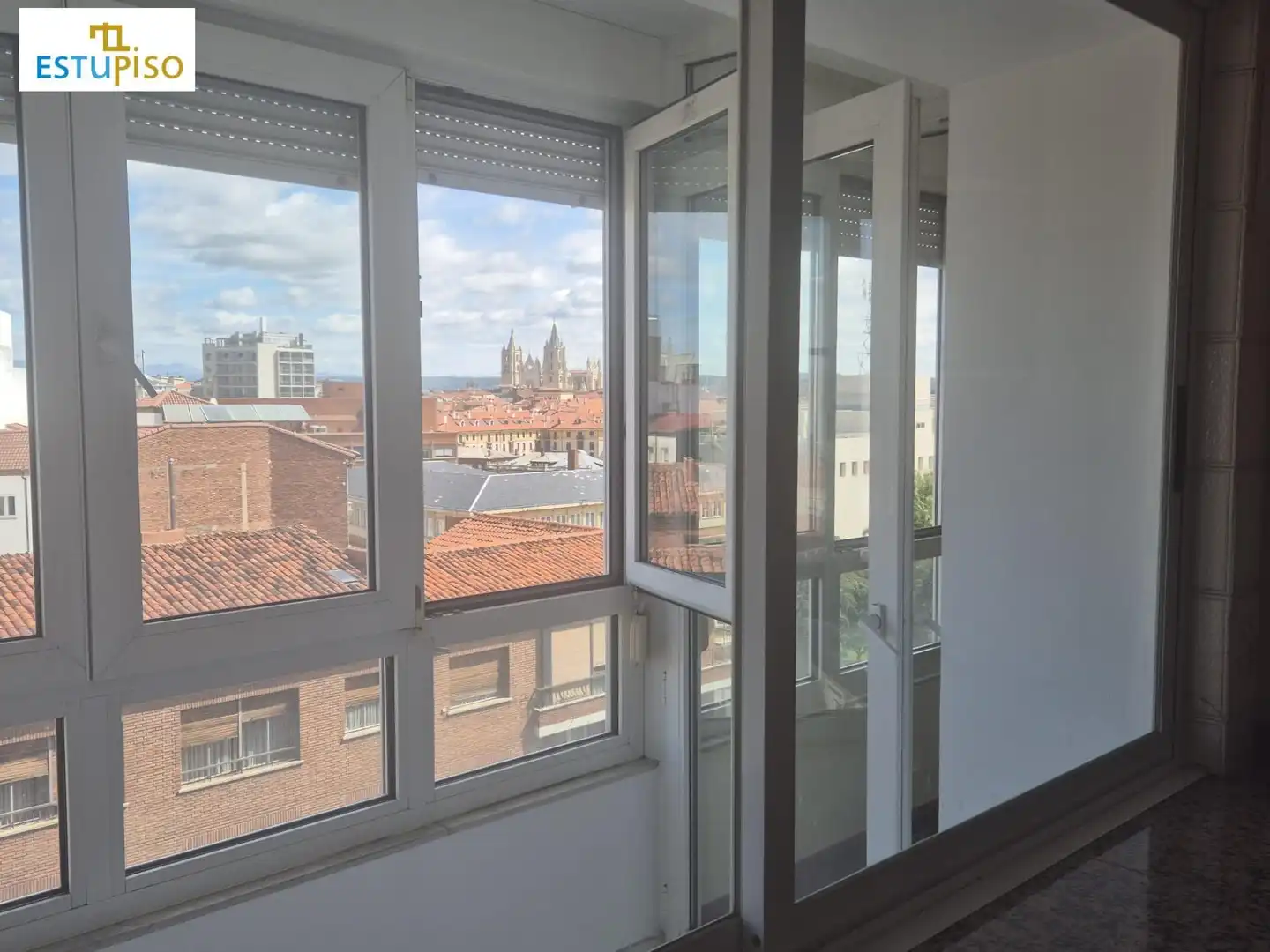 Terrassa de Pis en venda en León Capital 