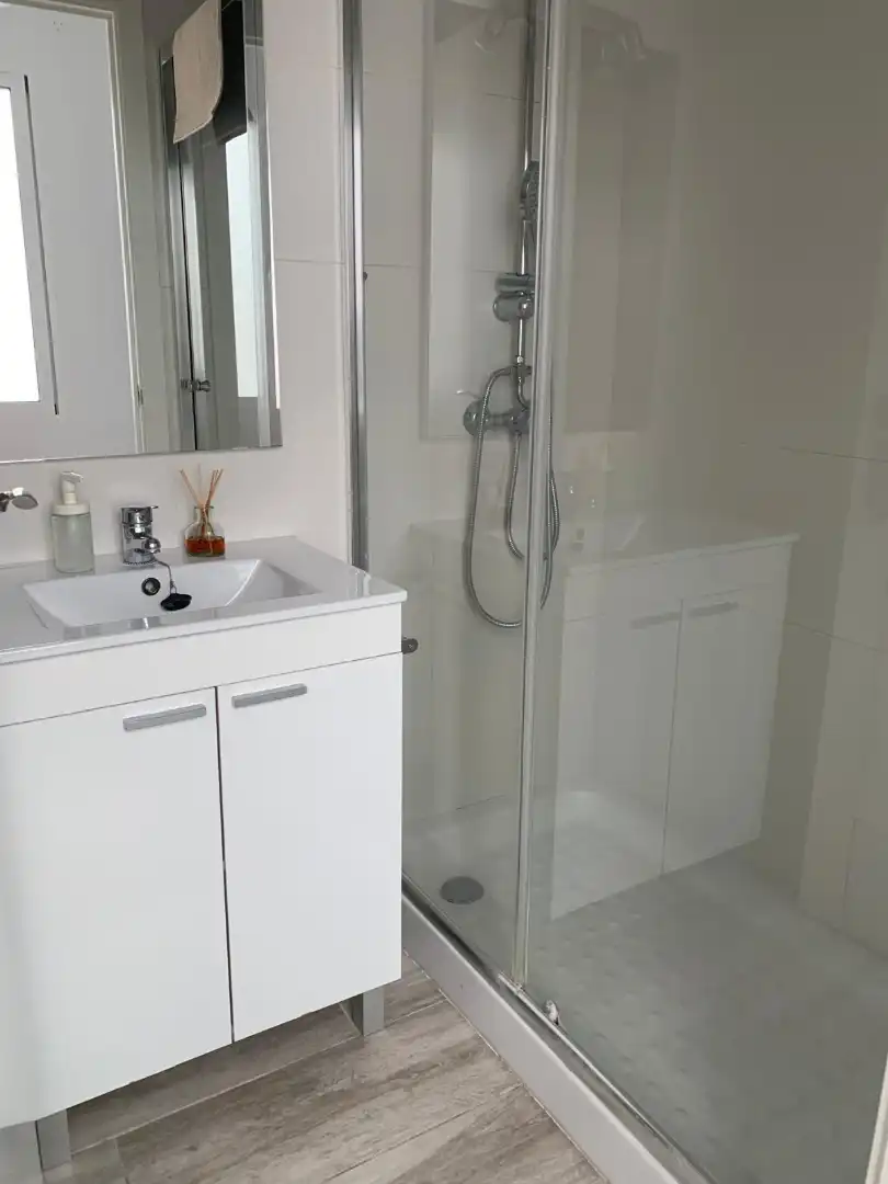 Bathroom of Flat for rent in Valencia  with Air Conditioner, Furnished and Oven