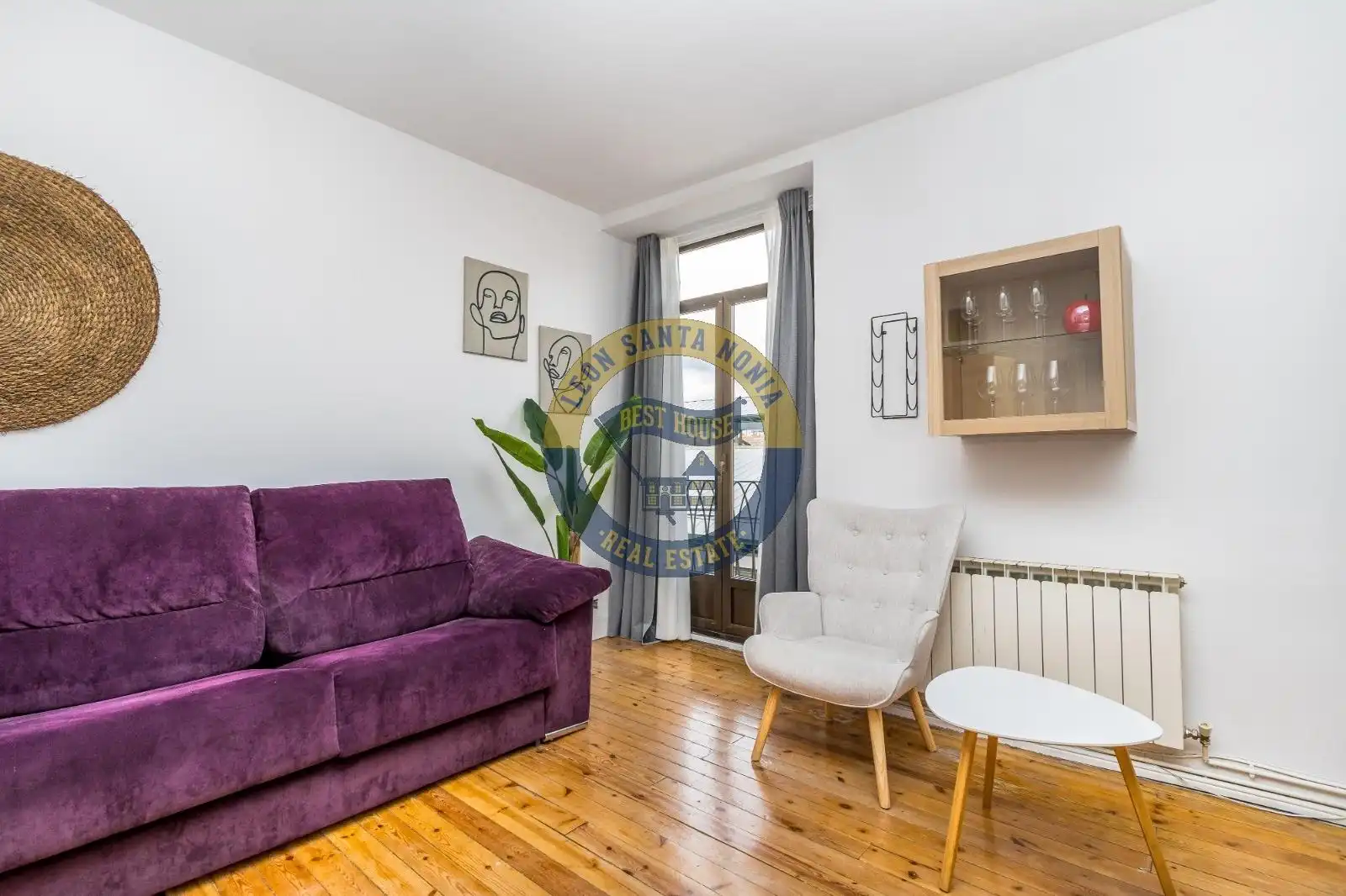 Sala de estar de Piso en venta en León Capital  con Calefacción y Balcón