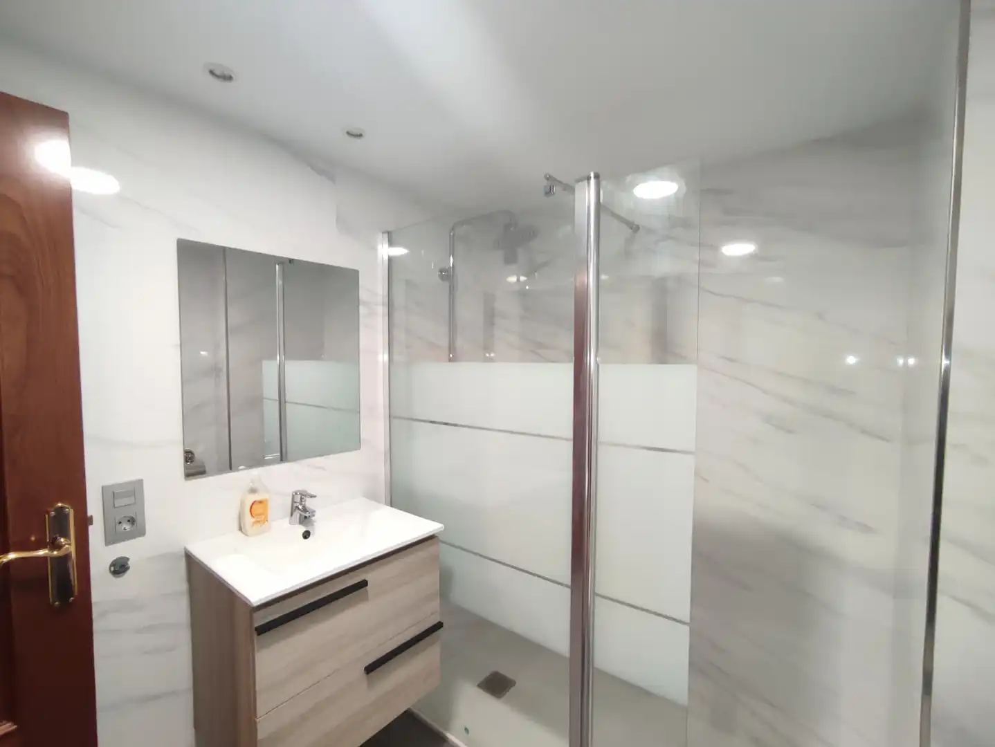 Baño de Piso de alquiler en Gijón  con Calefacción, Parquet y Amueblado