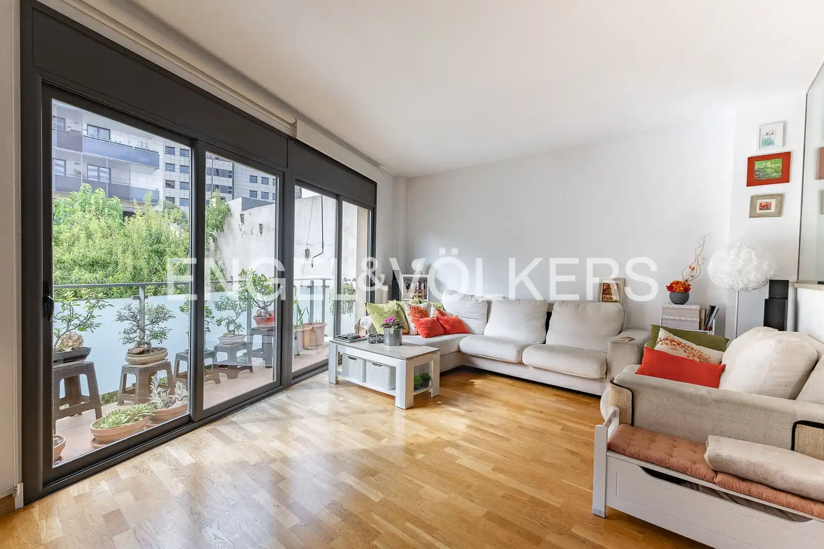 Vista exterior de Casa adosada en venta en Barcelona con Aire acondicionado, Calefacción y Jardín privado