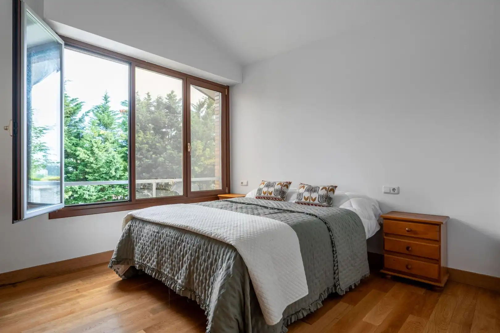Habitación de Casa adosada en venta en Donostia - San Sebastián  con Calefacción, Jardín privado y Terraza