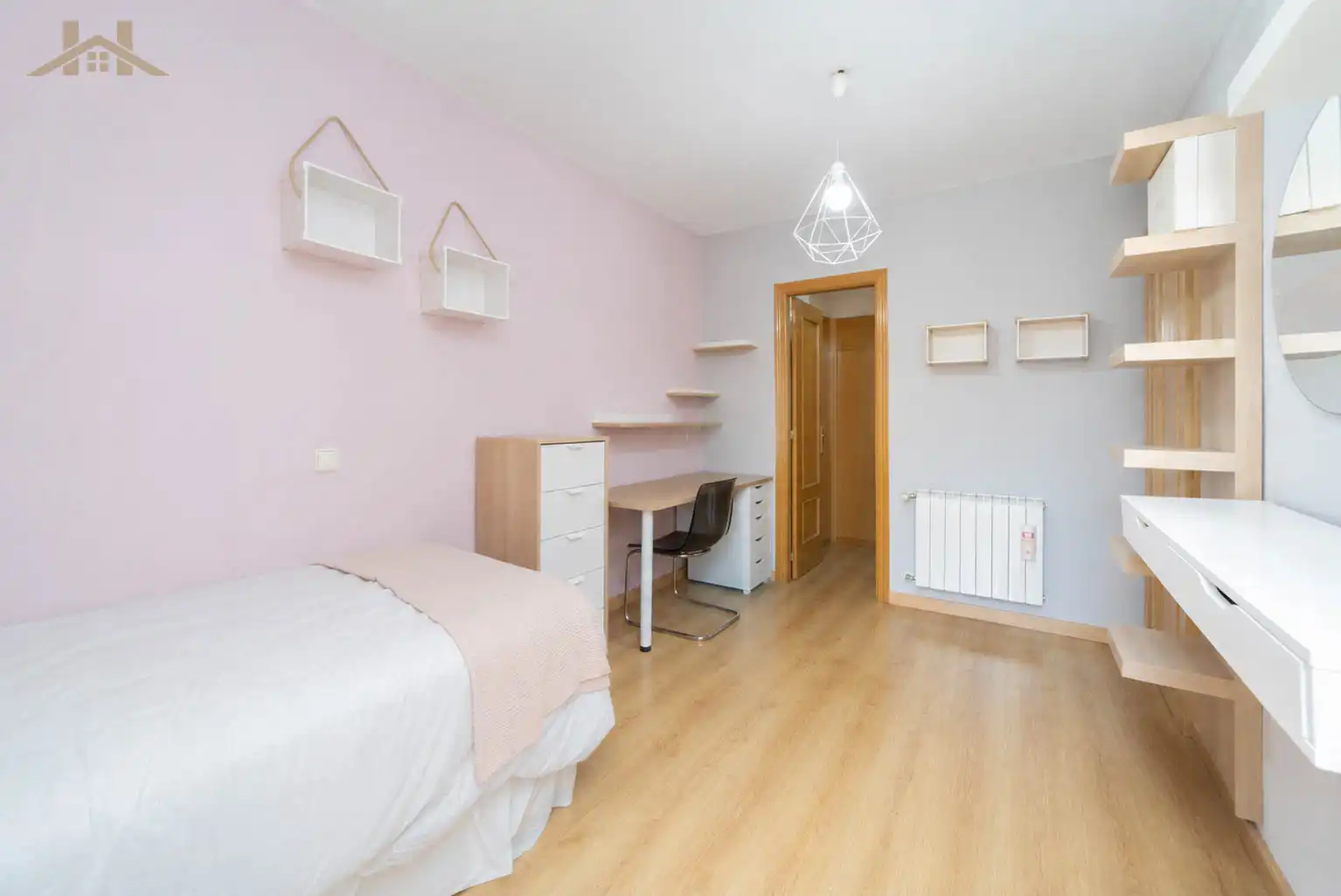 Habitación de Casa adosada en venta en Leganés con Aire acondicionado, Calefacción y Jardín privado