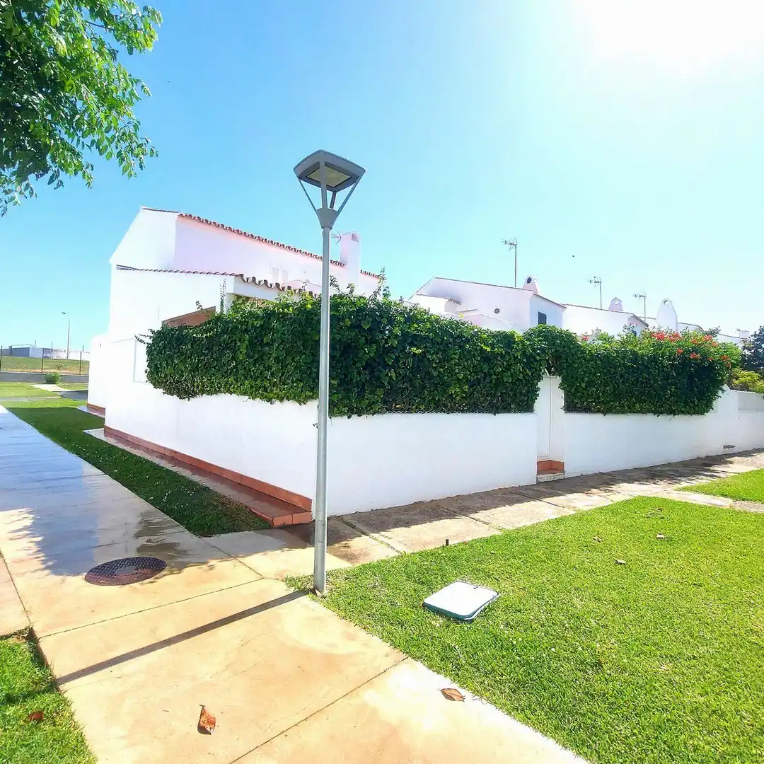 Jardín de Casa adosada en venta en Almonte con Terraza, Trastero y Balcón