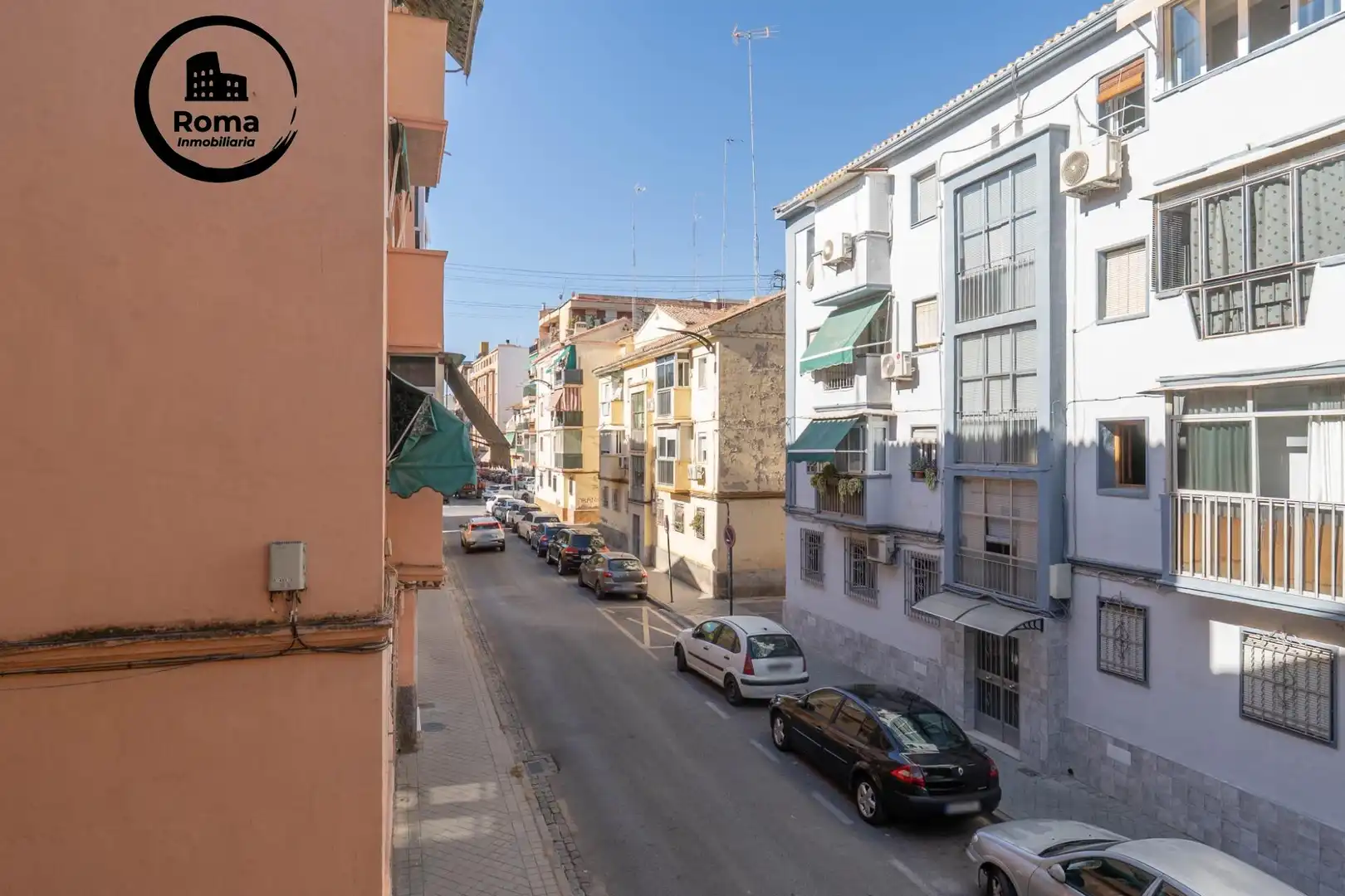 Vista exterior de Pis en venda en Granada amb Aire condicionat i Balcó