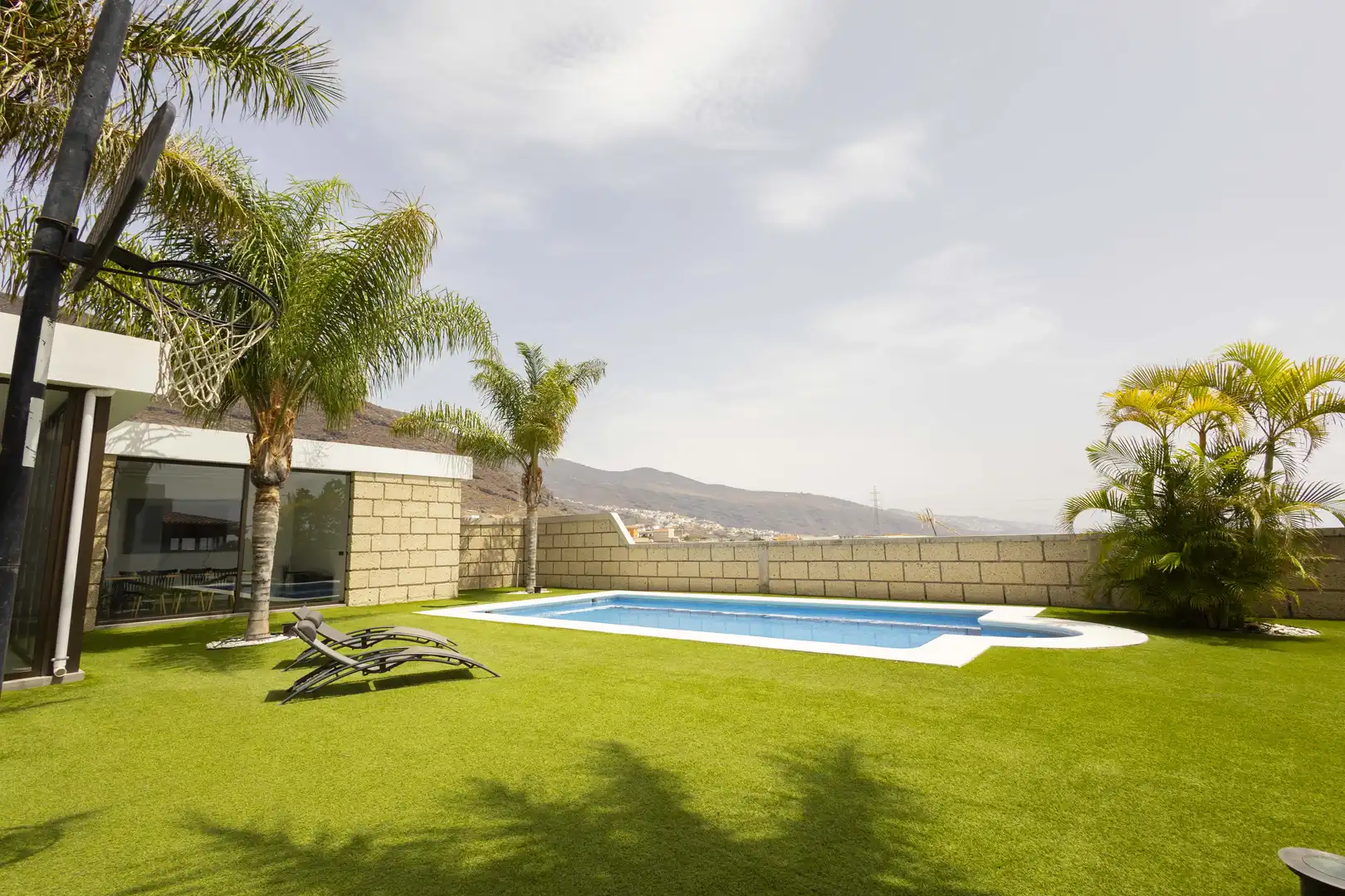 Schwimmbecken von Haus oder Chalet zum Verkauf in Candelaria mit Privatgarten, Terrasse und Abstellraum