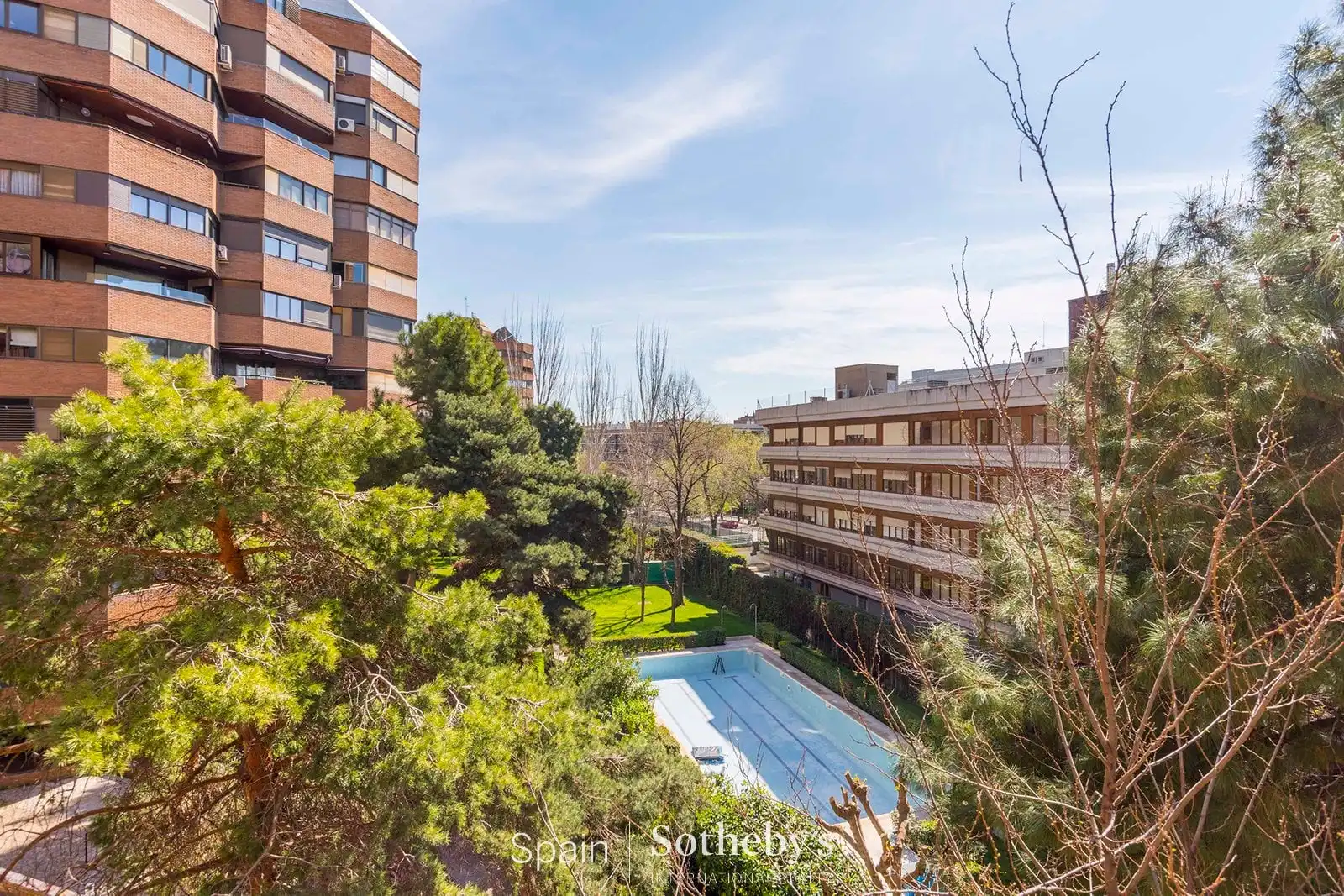 Piscina de Apartament en venda en Madrid amb Aire condicionat, Calefacció i Terrassa