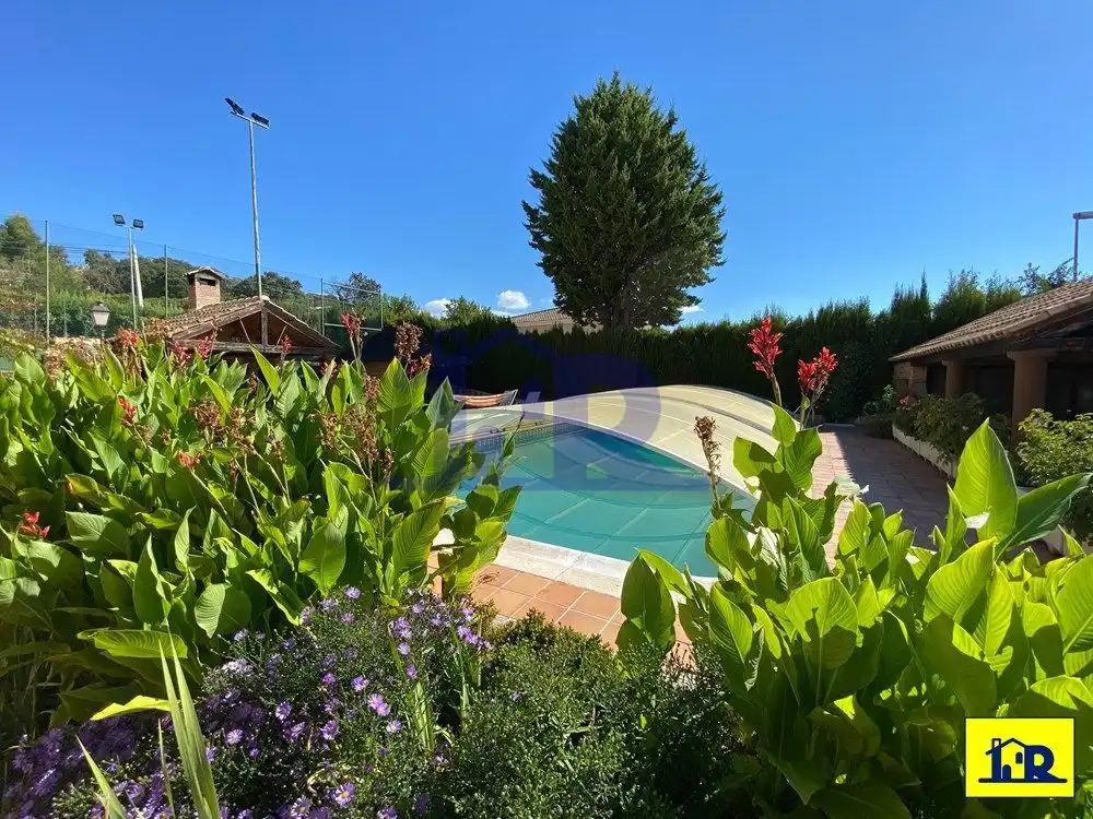 Swimming pool of Houses for sale in Arcas del Villar  with Terrace, Storage room and Swimming Pool