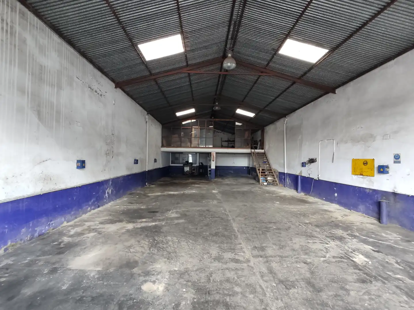 Nau industrial en venda a Calle Arias Montano