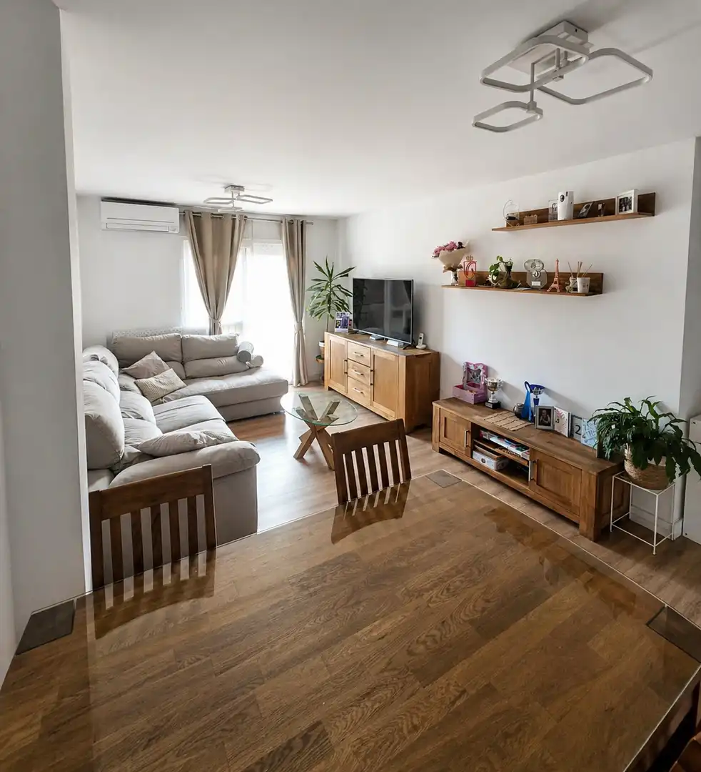 Living room of Flat for sale in Girona  with Air Conditioner, Heating and Terrace