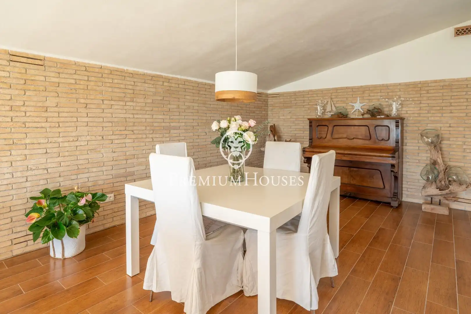 Dining room of Houses for sale in Vilanova i la Geltrú  with Air Conditioner, Heating and Private garden