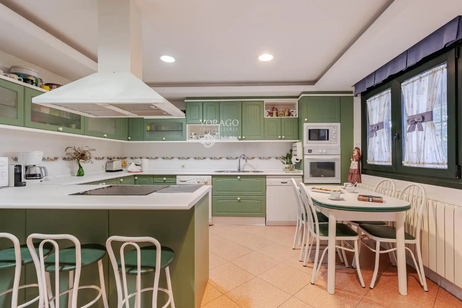 Cocina de Casa o chalet en venta en Villanueva de la Torre con Calefacción, Jardín privado y Terraza