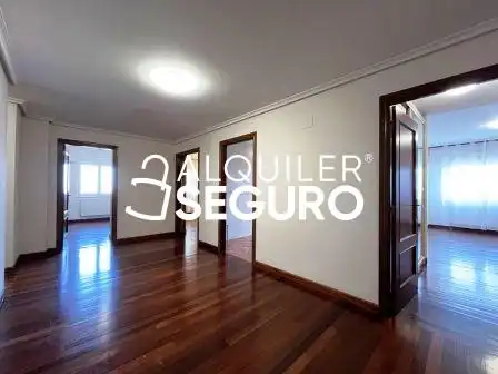 Habitación de Piso de alquiler en Bilbao  con Calefacción y Terraza