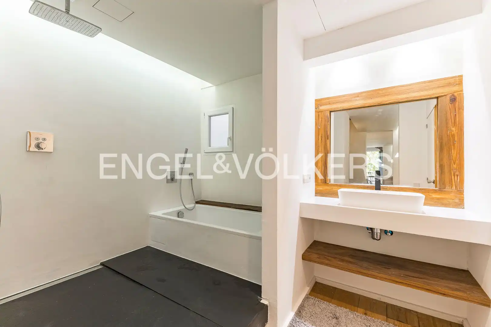 Baño de Piso de alquiler en Barcelona con Aire acondicionado, Calefacción y Parquet