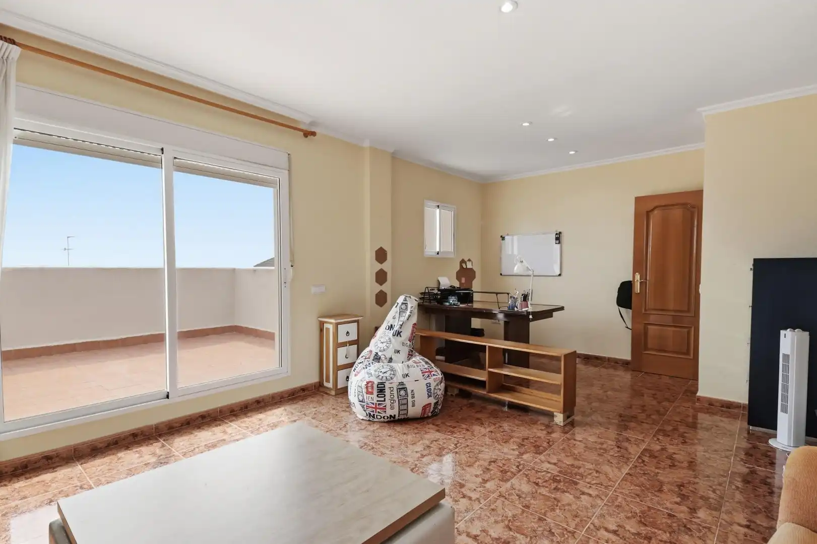 Sala de estar de Casa o chalet en venta en Torrent con Aire acondicionado, Calefacción y Jardín privado