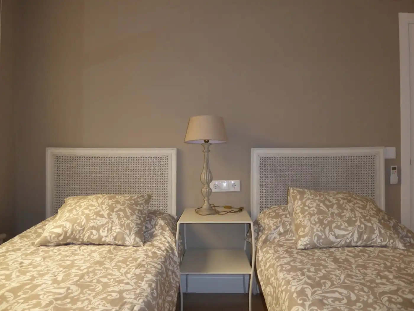 Bedroom of Apartments for rent in Jerez de la Frontera  with Air Conditioner and Parquet flooring
