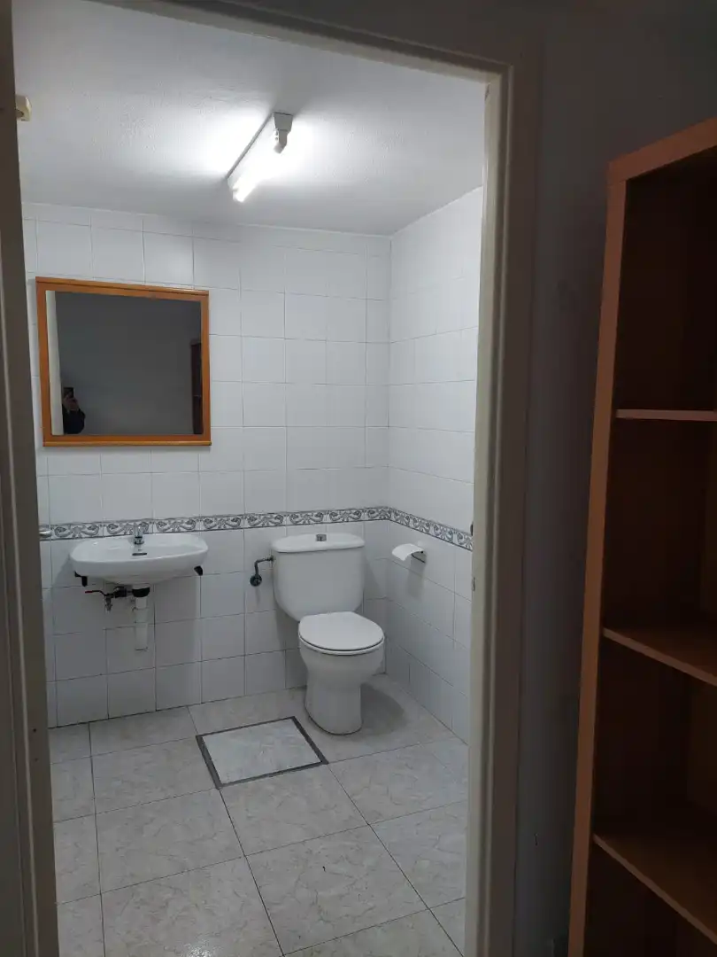 Bathroom of Commercial properties for rent in Córdoba  with Air Conditioner and Heating
