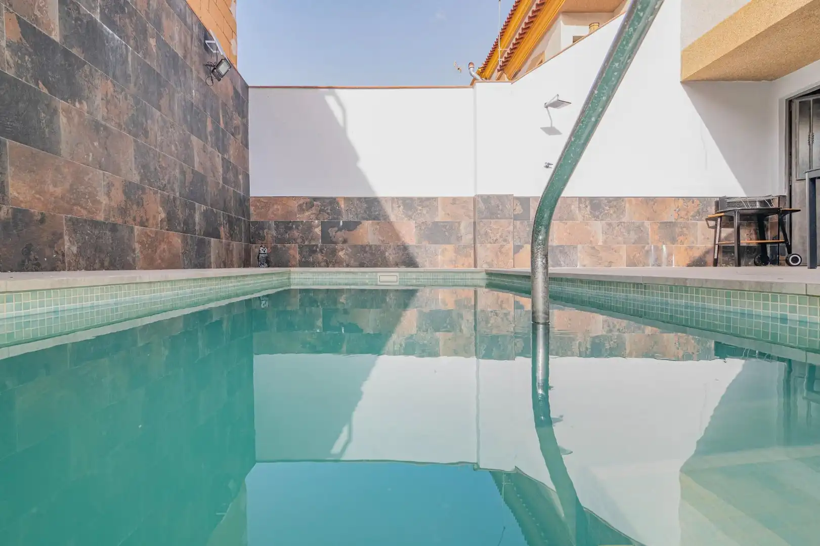 Piscina de Casa adosada en venda en Cijuela amb Aire condicionat, Calefacció i Jardí privat