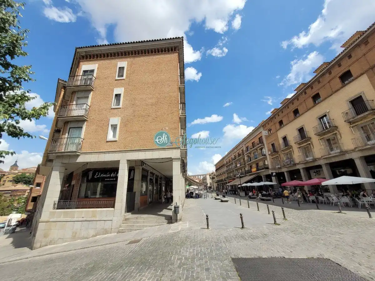 Vista exterior de Piso de alquiler en Segovia con Calefacción y Balcón