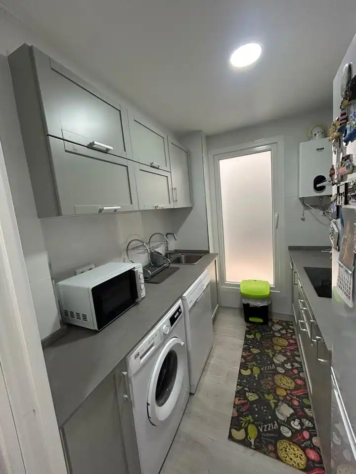 Cuina de Pis de lloguer en Plasencia amb Aire condicionat, Terrassa i Moblat