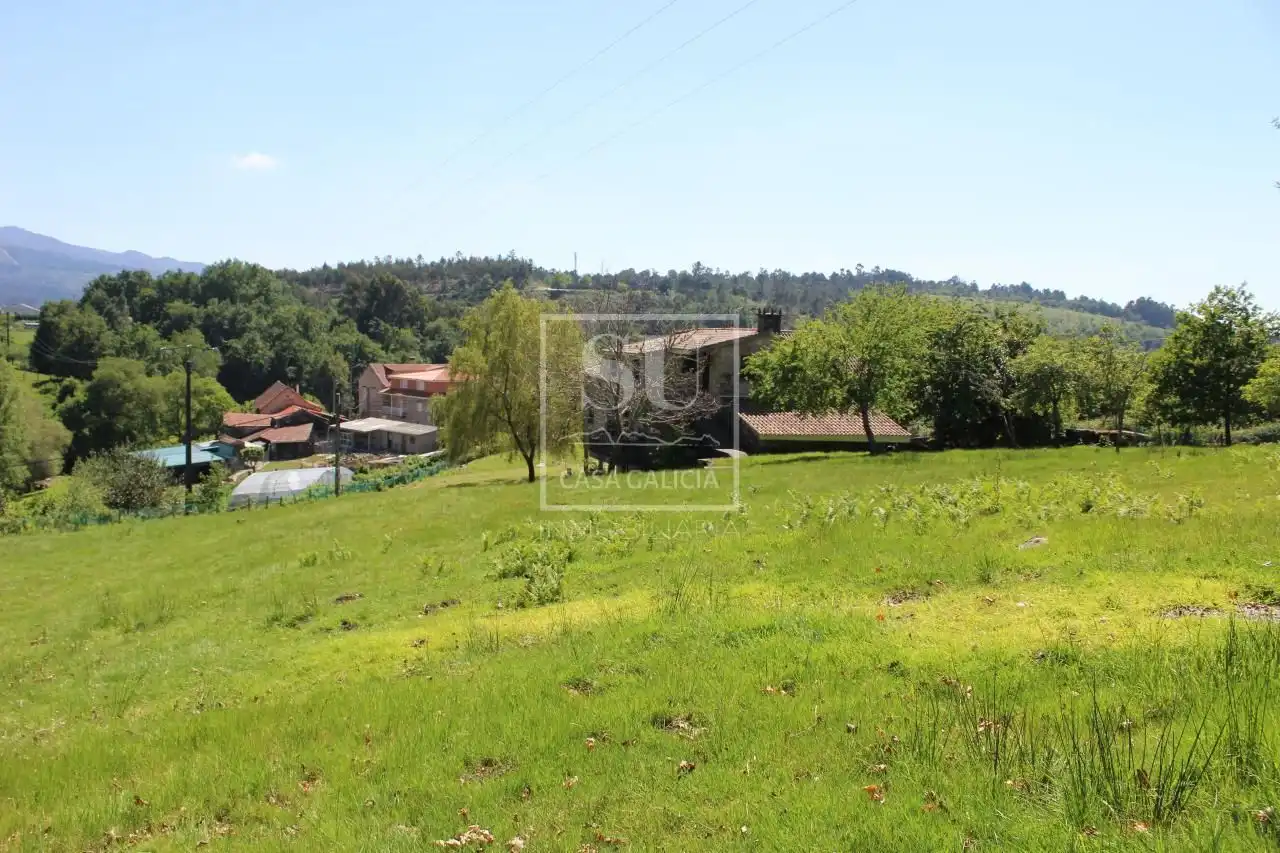 Country house zum Verkauf in A Lama   mit Privatgarten