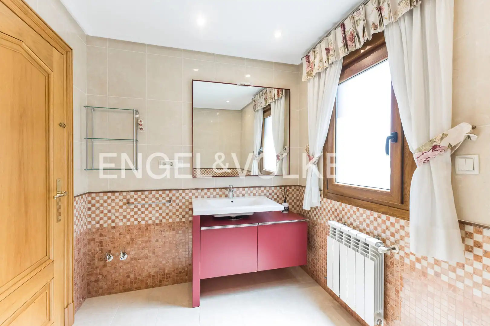 Bathroom of Houses for sale in Madrid  with Air Conditioner, Heating and Private garden