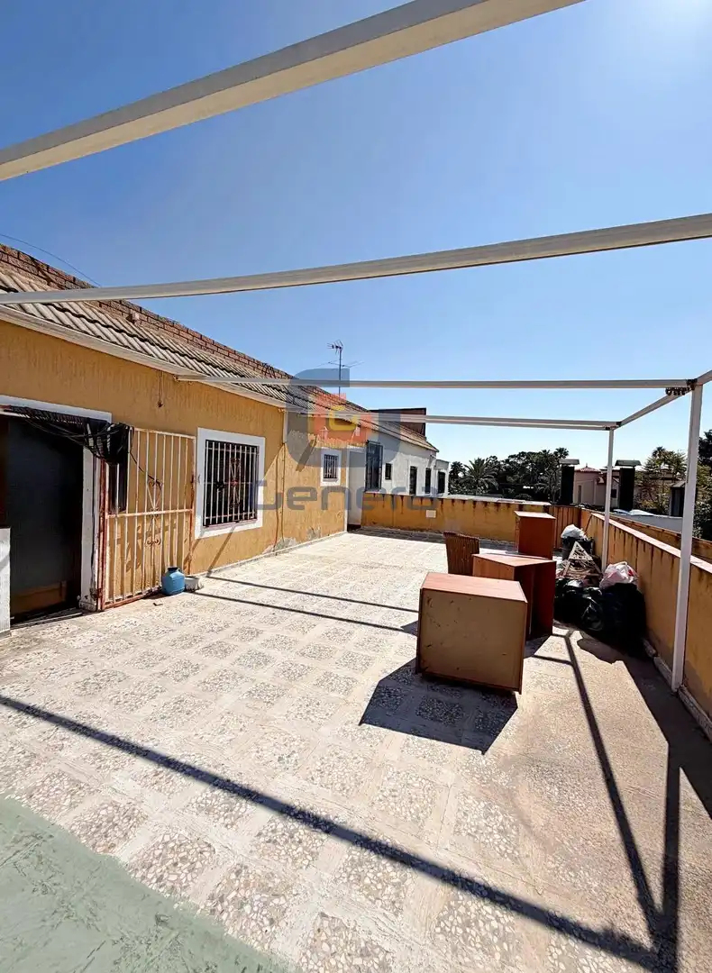 Vista exterior de Piso en venta en Elche / Elx