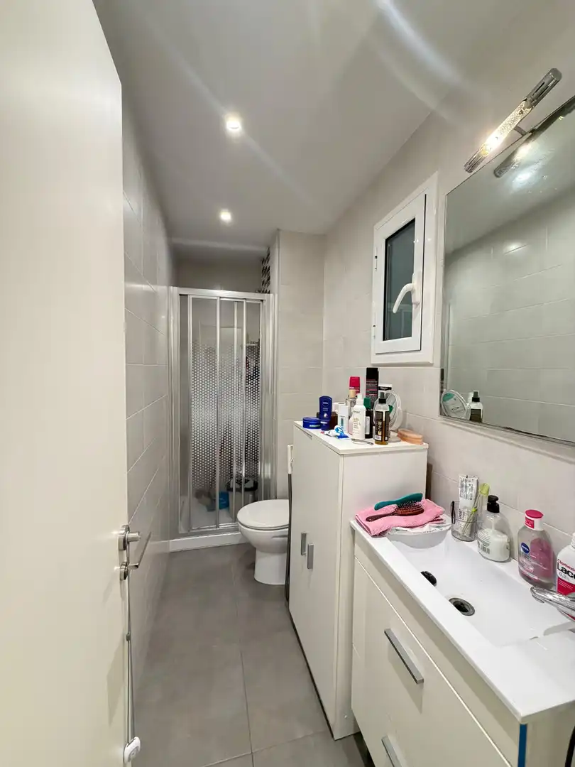Bathroom of Flat for sale in Barcelona