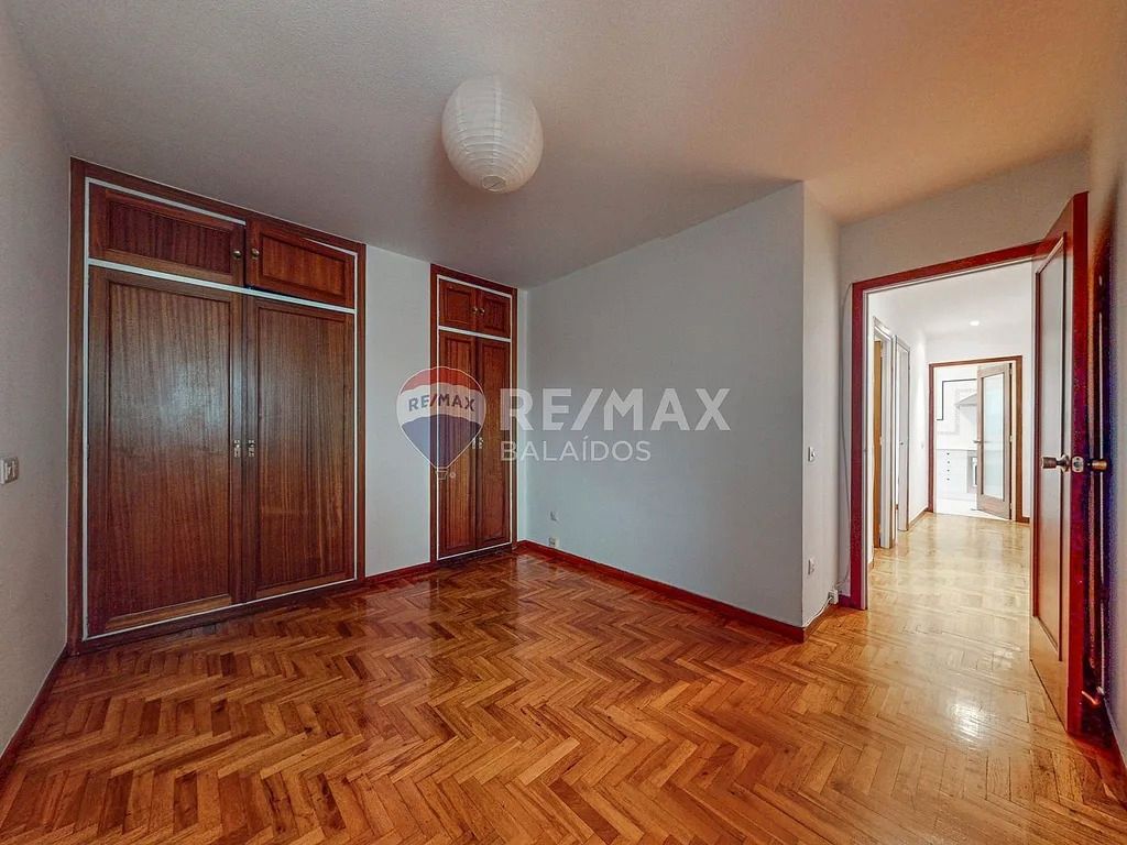 Dormitori de Pis en venda en Vigo  amb Calefacció, Parquet i Terrassa